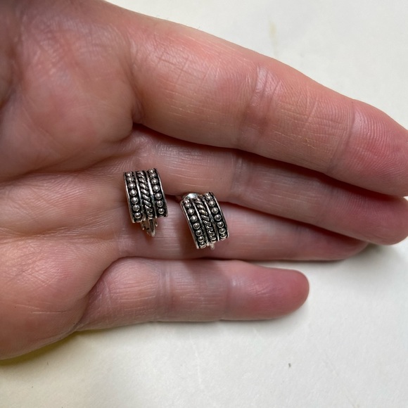 🌹2 Sets of Clip-on Earrings🌹 - Picture 3 of 6